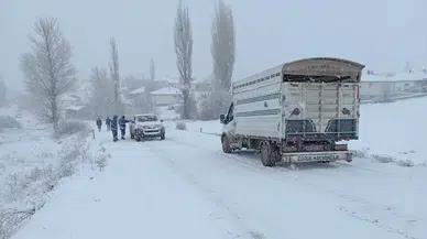 Tokat'ta yoğun kar yağışı ulaşımı engelledi!