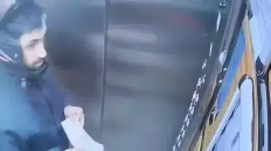 Ümraniye’de Atatürk’ün portresini yerinden çıkararak tüküren kurye gözaltına alındı