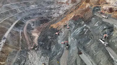 Sivas'ta göçük altında kalan şantiye müdürünü arama çalışmaları devam ediyor