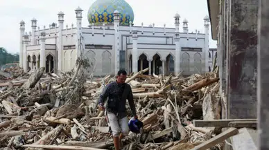 Endonezya’da yıkıcı sel felaketi: Can kaybı 900’ü aştı