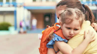 Ebeveynler dikkat: Okul kaygısı ve stres çocuklarda karın ağrısı yapıyor!