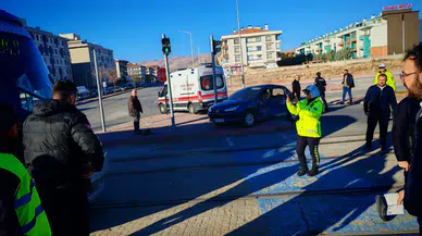 Konya'da feci kaza! Tramvay, otomobile çarptı