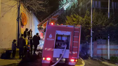 Arnavutköy'de 4 katlı binada yangın paniği!