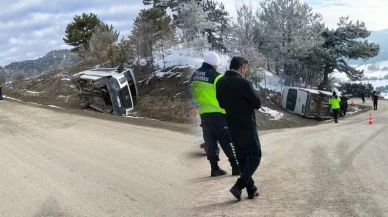 Bolu'da Erpiliç işçilerini taşıyan servis devrildi!