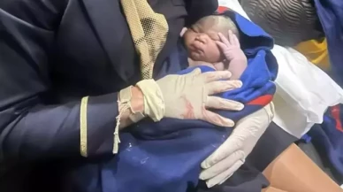 Uçakta doğum yapan kadının bebeğine verilen isim olay oldu!