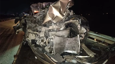 Afyonkarahisar'da otomobil kamyona çarptı! 1 ağır yaralı