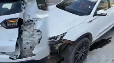 Hakkari'de dağdan kopan kayalar araç üzerine düştü