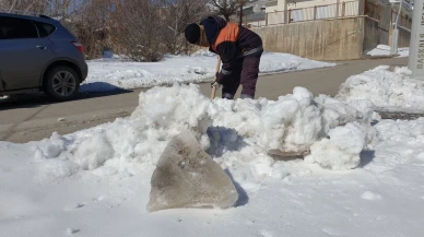 Başkale'de soğuklar zirveye çıktı: Hava sıcaklığı eksi 24 dereceyi buldu!