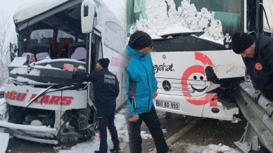 Sivas'ta 2 yolcu otobüsü çarpıştı: 6 yaralı!