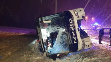 Afyonkarahisar'da yolcu otobüsü şarampole uçtu: 1 ölü, 25 yaralı