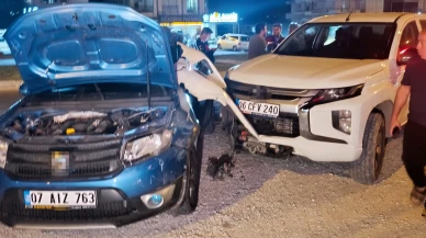 Antalya'da zincirleme kaza: 3 araç birbirine girdi! 1 yaralı