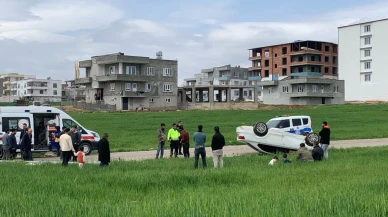 Adıyaman'da direğe çarpan otomobil takla attı!