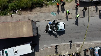 İzmir'de korkunç kaza! Tıra çarpan otomobilin sürücüsü can verdi