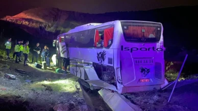 Yolcu otobüsü şarampole devrildi! Ölü ve yaralılar var