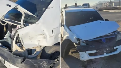 Afyonkarahisar’da feci kaza: İşçi servisiyle otomobil çarpıştı, 16 yaralı!