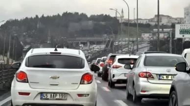 İstanbul'da haftanın ilk iş gününde yoğun trafik! Soğuk ve yağışlı hava etkisi...