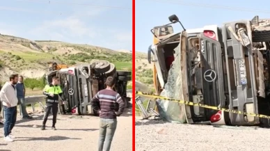 Adıyaman'da kum yüklü kamyon devrildi: 1 ölü