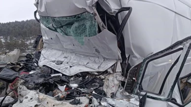 Bolu'da minibüs ile tır çarpıştı: 1 ölü!