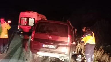 Bursa'da hafif ticari araç tıra çarptı: 1 ölü