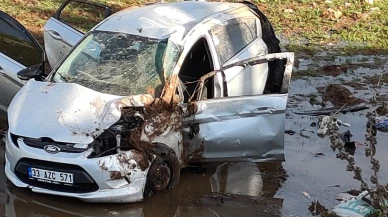 Adıyaman'da feci kaza: Otomobil şarampole uçtu: 3 yaralı