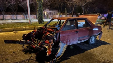 Elazığ'da korkunç kaza: Otomobil ile kamyonet çarpıştı, yangın çıktı!