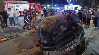 Park halindeki araçlara çarpan otomobil takla attı: 2 ölü