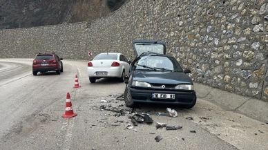 Bursa'da feci kaza: 2 otomobil çarpıştı! 5 yaralı