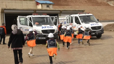 AFAD, Bitlis'te çocuklara gönüllülük ve afet bilinci eğitimi verdi!