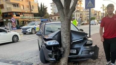 Antalya'da feci kaza! Alkollü sürücü yaralıları bırakıp kaçtı: 3 kişi yaralandı