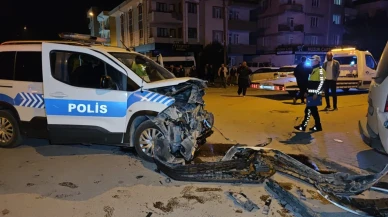 Bursa'da zincirleme kaza: 2 polis memuru yaralandı