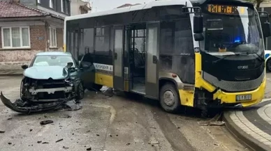 Bursa'da otomobil ile halk otobüsü çarpıştı!