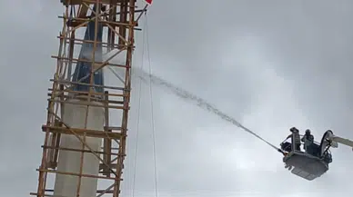Ankara'da şiddetli fırtına: Minareye yıldırım düştü!