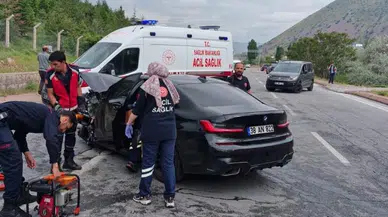 Kayseri'de iki otomobil kafa kafaya çarpıştı