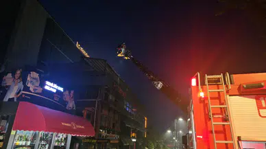 Beşiktaş'ta restoran yangını! Alevler teras katı sardı