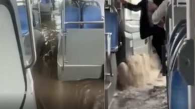 Diyarbakır'ı sel vurdu: Su birikintisi halk otobüsüne doldu