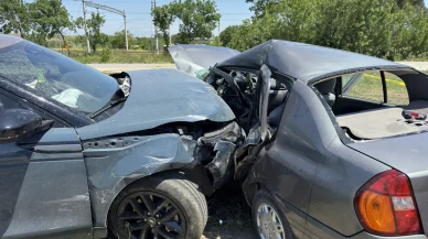 Balıkesir'de cip ile otomobil çarpıştı: 1 ölü, 2 yaralı!