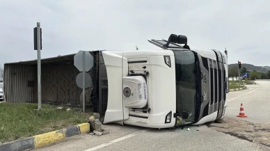 Kastamonu'da feci kaza: Demirler yola saçıldı!