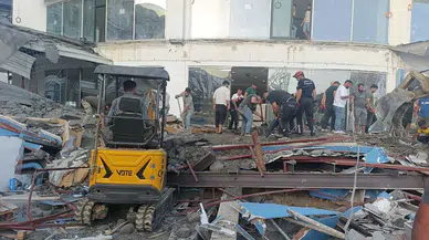 Antalya'da otel inşaatında balkon göçtü: İşçiler son anda kaçtı