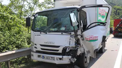 Sakarya'daki kazada araçlar hurdaya döndü!