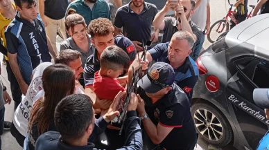 Cizre’de 8 yaşındaki çocuğun eline demir korkuluk saplandı!