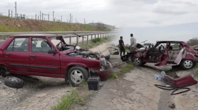 Bariyerlere çarpan otomobil hurdaya döndü: 2 yaralı var!