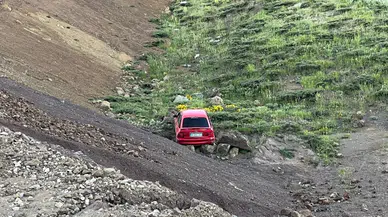 Adıyaman Sincik’te otomobil şarampole yuvarlandı: 2’si çocuk 7 yaralı