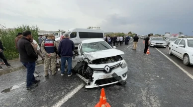 Otomobil ve minibüs çarpıştı, 5 kişi hastaneye kaldırıldı