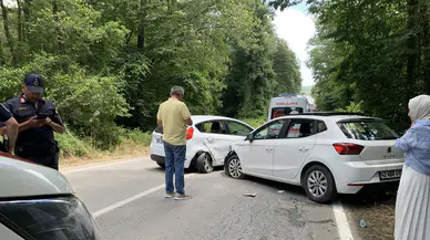 Kocaeli'de iki otomobil çarpıştı: 6 yaralı