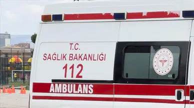 Adana'da ambulans ile otomobil kafa kafaya çarpıştı