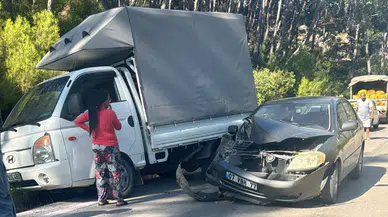 Antalya’da otomobil kamyonete çarptı: 1 ölü, 1 yaralı
