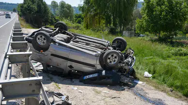 Uşak'ta korkunç kaza! Hafif ticari araç takla attı: 5 yaralı!