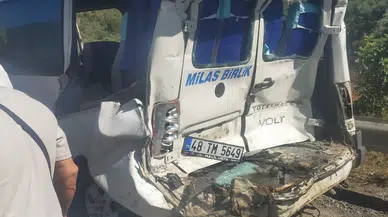 Muğla'da korkunç kaza: Beton mikseri dolmuşa çarptı! 1 ölü, 13 yaralı!