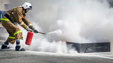 Tokat'ta tarlaya uçan midibüs alevlere teslim oldu!