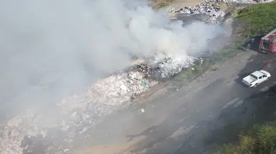 Sultangazi'de katı atık toplama alanında yangın!
